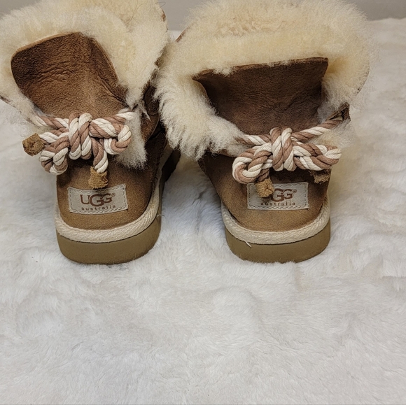 UGG Selene Brown Lined Short Ankle Boots Bow tie Rope Size 2 - Picture 3 of 8